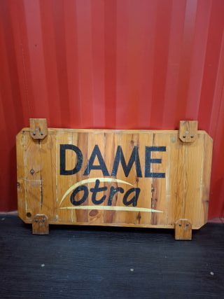 Cartel "Dame Otra" de madera