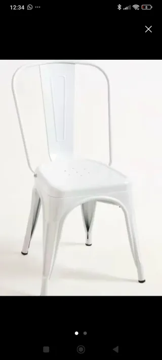 Silla de metal blanca