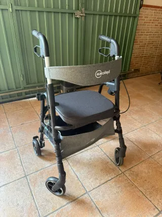 Andador Playcare con asiento y cesta