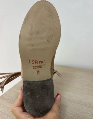 Botines Beige con Detalles Trenzados