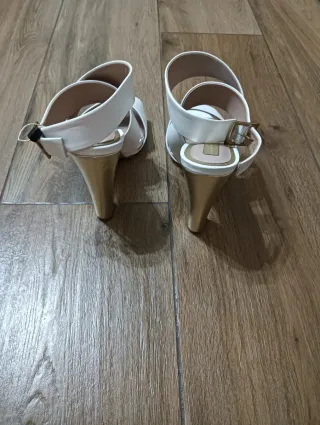 Zapatos tacón Roberto Verino blancos