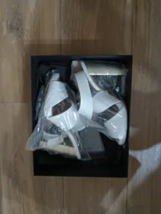 Zapatos tacón Roberto Verino blancos