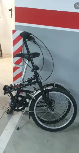 Bicicleta plegable de color negro Agece Towni