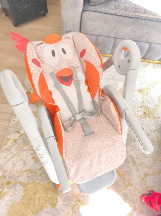 Trona de bebé naranja y gris