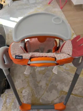 Trona de bebé naranja y gris