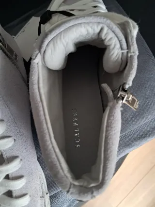 Botín Scalpers gris y plateado