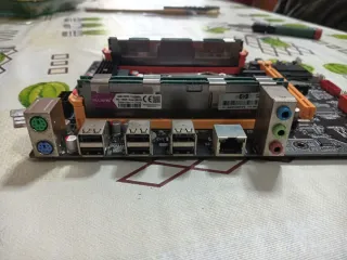 Kit Xeon E5-2689 + Placa + 16GB RAM