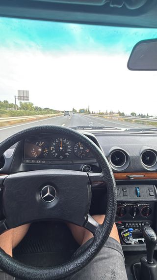 Mercedes-Benz W123 1982