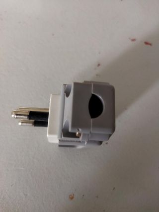 4 Clavijas Eléctricas Eunea 3168-G Gris