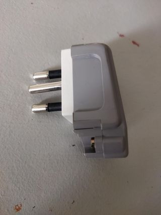 4 Clavijas Eléctricas Eunea 3168-G Gris