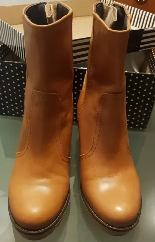 Lote botines y abrigo beige