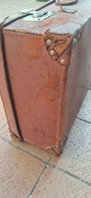 Maleta antigua de cuero