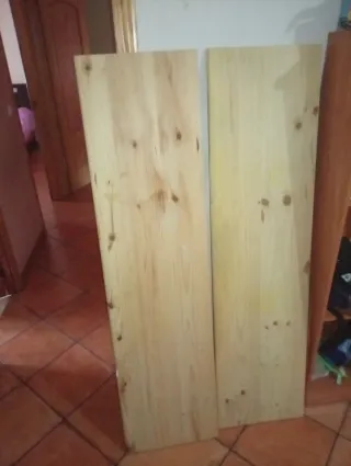 3 caballetes de madera con 2 tablones