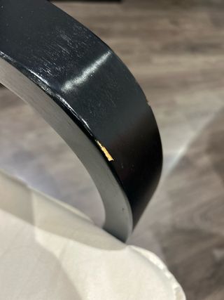 Mecedora de madera negra y beige