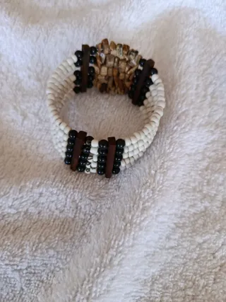 Pulsera artesanal de cuentas