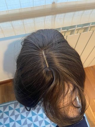 Peluca sintética castaña