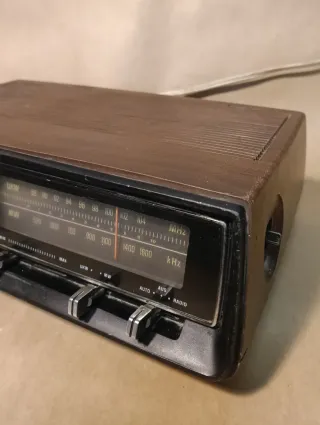 Radio despertador Universum Flip Clock Vintage
