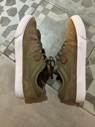 Zapatillas Carhartt verdes y naranjas