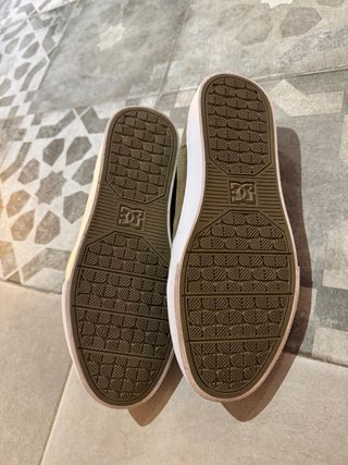 Zapatillas Carhartt verdes y naranjas