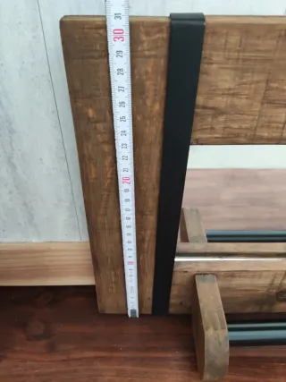 Espejo de madera con toallero