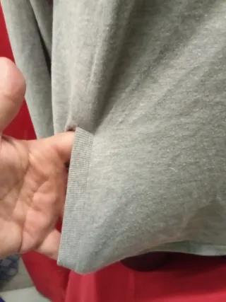 Camiseta cuello alto gris