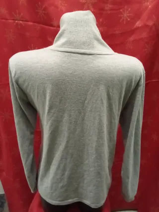 Camiseta cuello alto gris