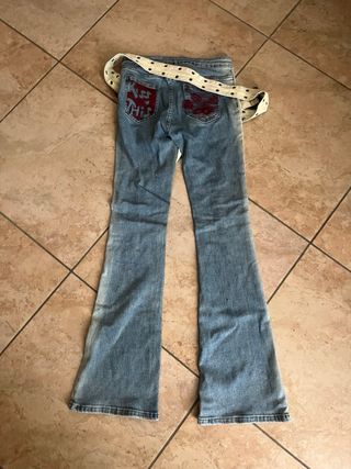 Jeans a zampa con cintura