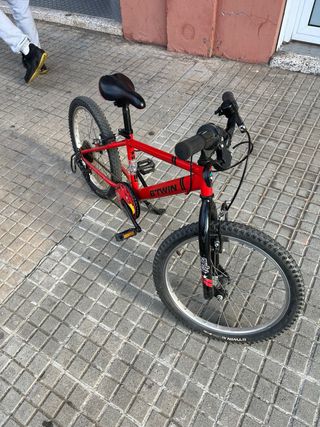 Bicicleta infantil Btwin roja