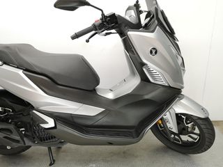 VOGE SR1 125 2024 10384 kms.