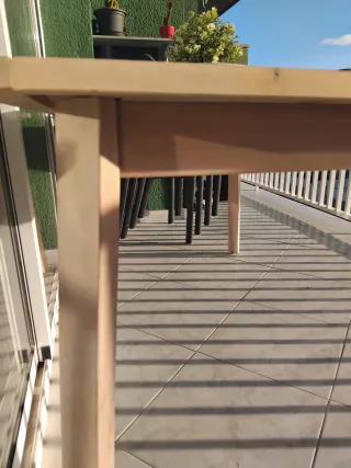 Mesa de jardín extensible de madera.