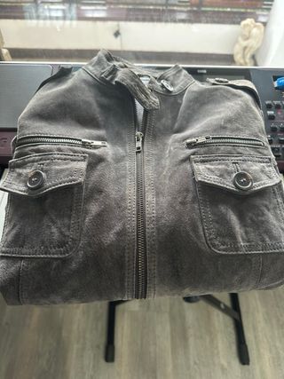 Cazadora de piel autentica,muy llevadera y cómoda