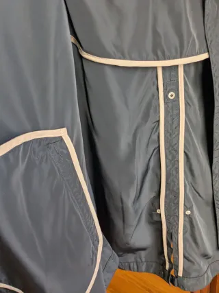 Capa impermeable corta mujer gris