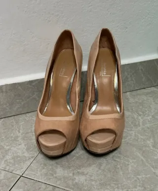 Tacones Bershka plataforma beige/rosa