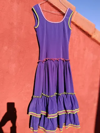 Bata Rociera morada con pasamanería de colores