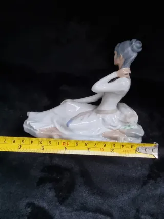 Figura Casades Mujer Sentada antigua vintage.