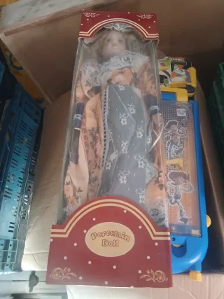 Muñeca de Porcelana en Caja