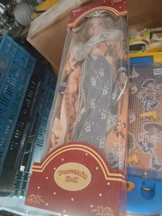 Muñeca de Porcelana en Caja