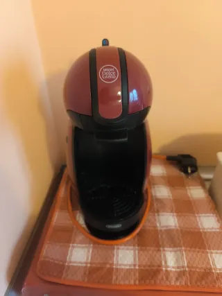 Cafetera roja Nescafé Dolce Gusto Roja