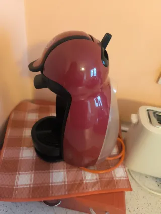 Cafetera roja Nescafé Dolce Gusto Roja