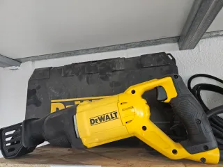 Sierra Sable DeWalt Eléctrica Nueva