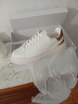 Zapatillas Guess Blancas y Beige Nuevas