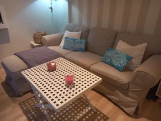 Sofá Ektorp 3 plazas + puff beige.Regalo 2 fundas