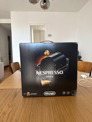 Cafetera Nespresso De'Longhi Negra