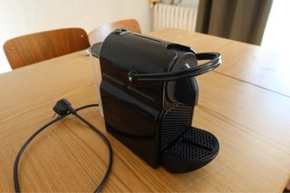 Cafetera Nespresso De'Longhi Negra