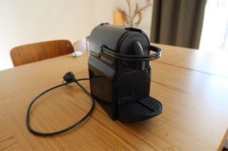 Cafetera Nespresso De'Longhi Negra