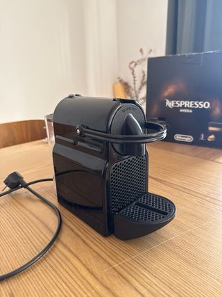 Cafetera Nespresso De'Longhi Negra