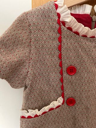 Vestido infantil marrón y rojo