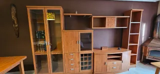 Mueble de salón madera y cristal