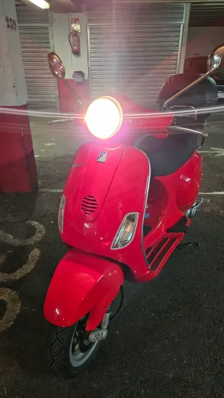 Vespa LX125 Roja