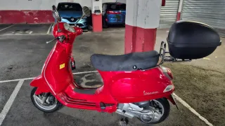 Vespa LX125 Roja